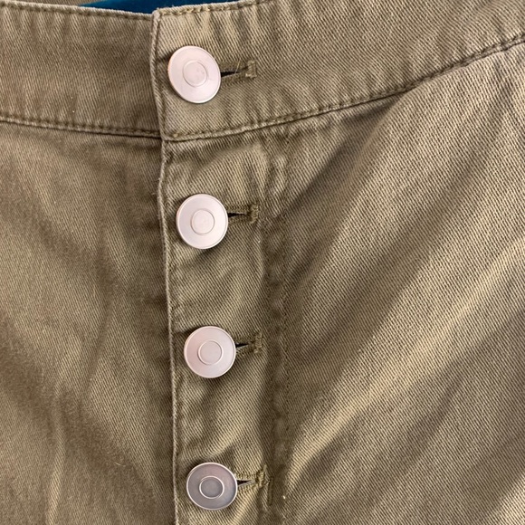 Green wide leg cropped khaki pants. Woman’s size 10. - Picture 4 of 5